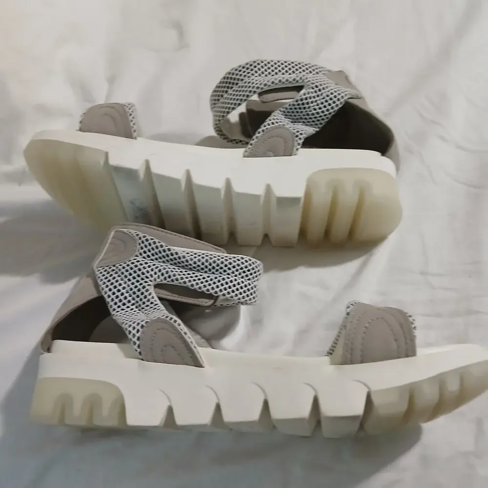 MIA w7.5 Grey Wedge adjustable ankle strap White tread nearly unworn